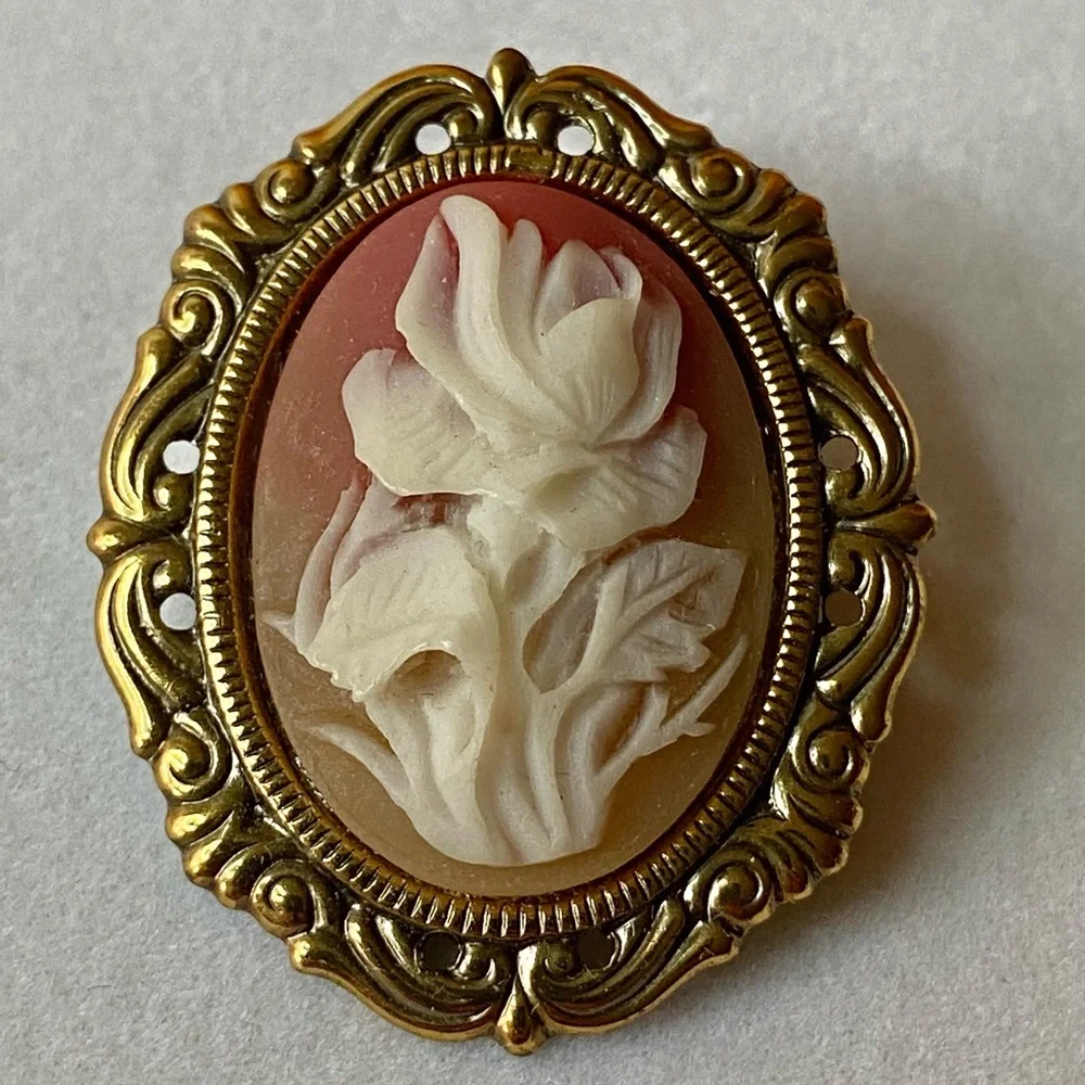 Vintage Rose Cameo